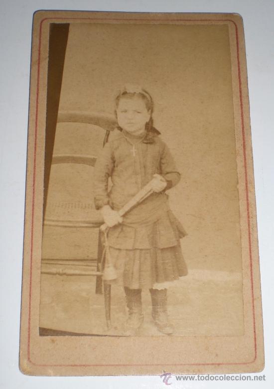 Antique Photography: Antigua fotograf&iacute;a. Siglo XIX. Alb&uacute;mina. Ni&ntilde;a vestida de &eacute;poca.