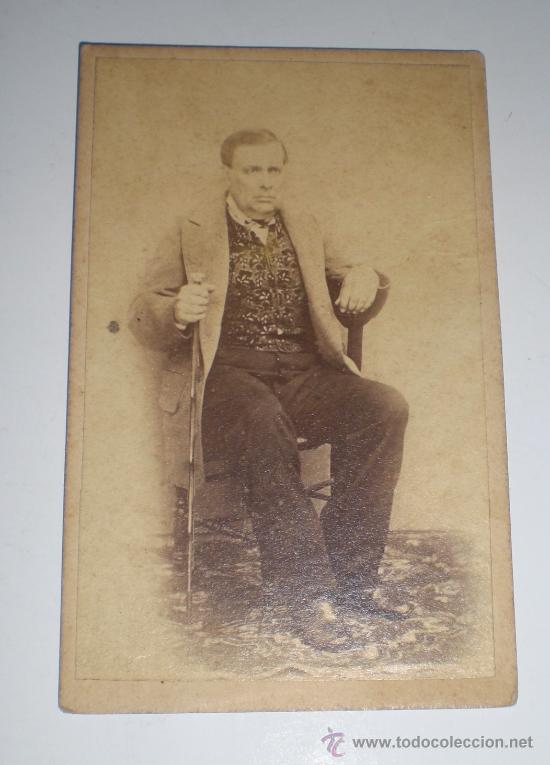 Antique Photography: Antigua fotograf&iacute;a. Siglo XIX. Alb&uacute;mina. Hombre vestido de &eacute;poca.