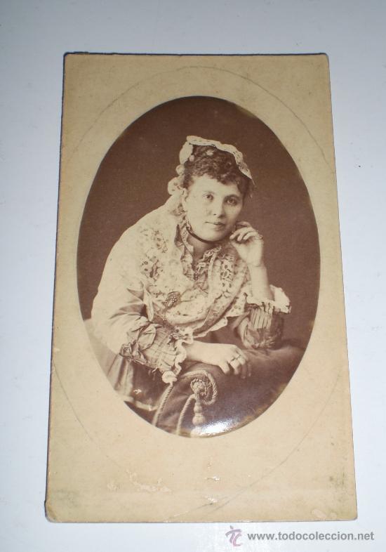 Antique Photography: Antigua fotograf&iacute;a. Siglo XIX. Alb&uacute;mina. Mujer vestida de &eacute;poca.