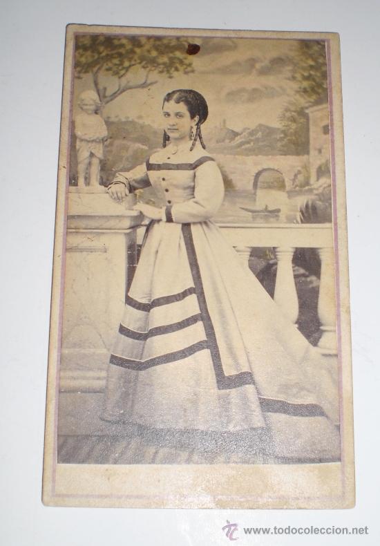 Antique Photography: Antigua fotograf&iacute;a. Siglo XIX. Alb&uacute;mina. Mujer vestida de &eacute;poca.