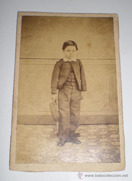 Antique Photography: Antigua fotograf&iacute;a. Siglo XIX. Alb&uacute;mina. Ni&ntilde;o vestido de &eacute;poca.