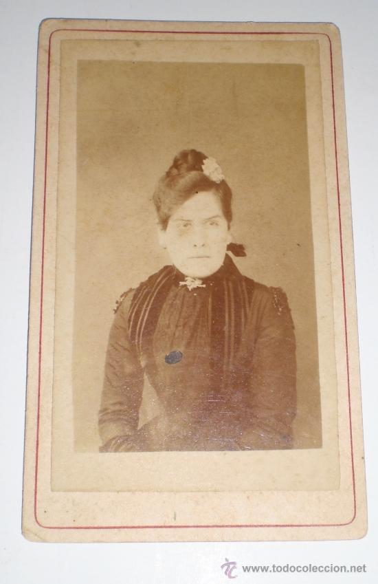 Antique Photography: Antigua fotograf&iacute;a. Siglo XIX. Alb&uacute;mina. Mujer vestida de &eacute;poca.