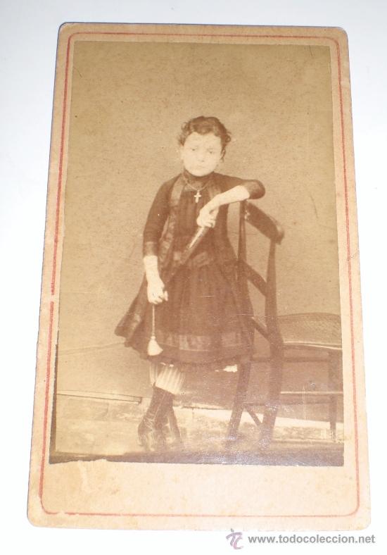 Antique Photography: Antigua fotograf&iacute;a. Siglo XIX. Alb&uacute;mina. Ni&ntilde;a vestida de &eacute;poca.