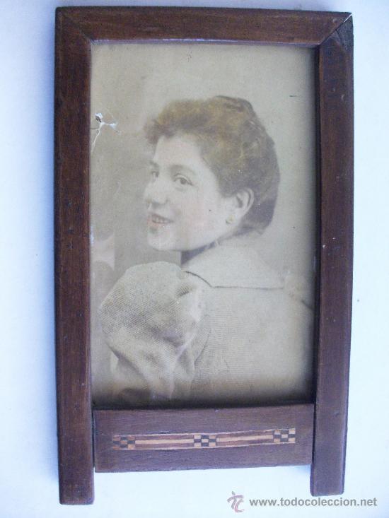 Fotograf&iacute;a antigua: RETRATO DE UNA SE&Ntilde;ORITA SIGLO XIX , COLOREADA . EN SU MARCO ORIGINAL ( TARACEADO) .