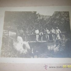 Fotografía antigua: FOTOGRAFÍA GRUPO DE CABALLEROS EN UN PUENTE FINALES S.XIX . MALLORCA. Lote 36863547