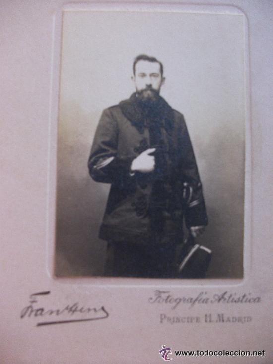 Fotograf&iacute;a antigua: OFICIAL QUE PARECE DE CABALLERIA CON TERESIANA, PELLIZA Y SABLE .  DE FRANZEN. +