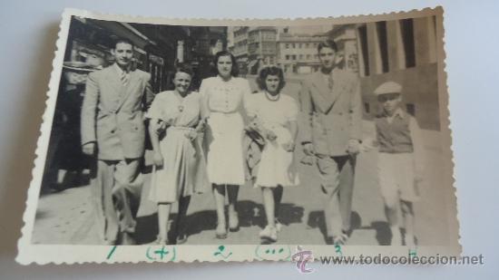 Fotograf&iacute;a antigua: NOVIOS Y AMIGOS DE PASEO. fotograf&iacute;a de los a&ntilde;os 40s