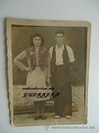 Fotografia antica: ANTIGUA FOTO DE PAREJA , ESCRITO POR DETR&Aacute;S BUSTO IMPERIO FOTOGRAFIA A&Ntilde;OS 30-40 Espa&ntilde;a profunda