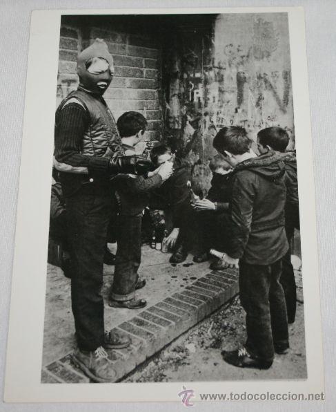 Fotografia antica: FOTOGRAFIA ORIGINAL, LOS CHICOS DE DERRY Y BELFAST HIJOS DE LA GUERRA CIVIL PERPETUAN LA LUCHA