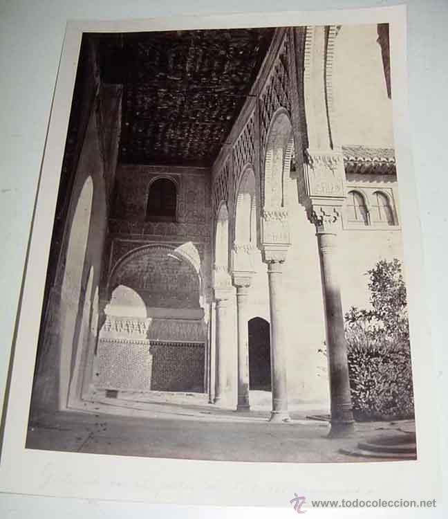 Fotografia antica: ANTIGUA FOTOGRAFIA ALBUMINA DE LA ALHAMBRA DE GRANADA . GALERIA EN EL PATIO  DE LOS ARRAYANES - LAUR