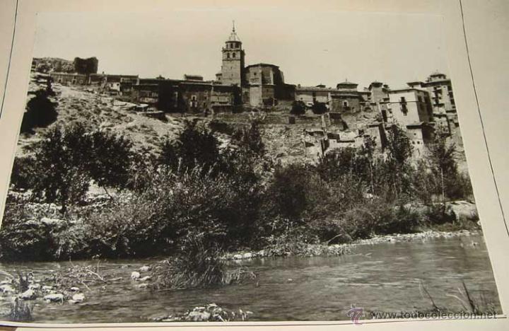Fotografia antica: ANTIGUA FOTOGRAFIA DE ALBARRACIN (TERUEL) - MIDE 46 X 34 CMS. CON PASPARTOUT Y 29 X 22 SIN PASPARTOU