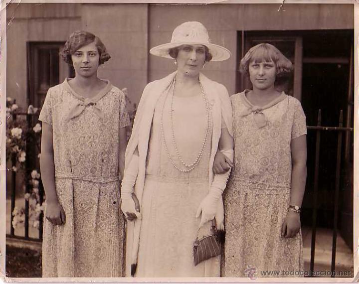 Fotografia antiga: ANTIGUA FOTOGRAFIA ORIGINAL DE LA REINA VICTORIA EUGENIA CON SUS DOS HIJAS LAS INFANTAS BEATRIZ Y CR