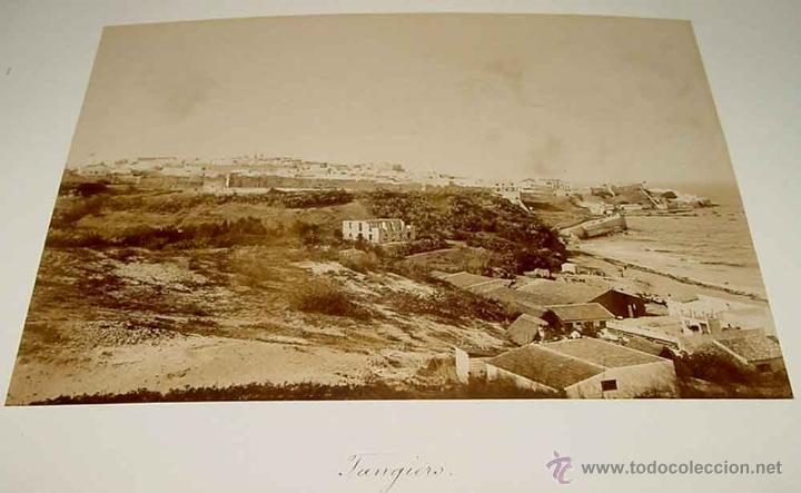 Antique Photography: ANTIGUA FOTOGRAFIA ALBUMINA DE TANGER (MARRUECOS), MERCADO, SIGLO XIX, MIDE 20,5 X 15 CMS. VA PEGADA