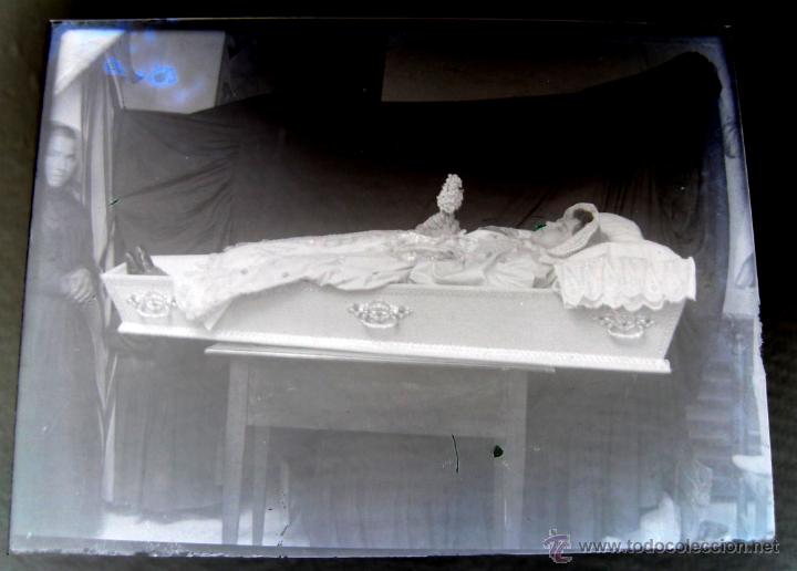 Antique Photography: ANTIGUA FOTOGRAFIA NEGATIVO EN CRISTAL POST MORTEM DE JOVEN MUERTA O CADAVER - VER LAS FOTOS QUE HEM