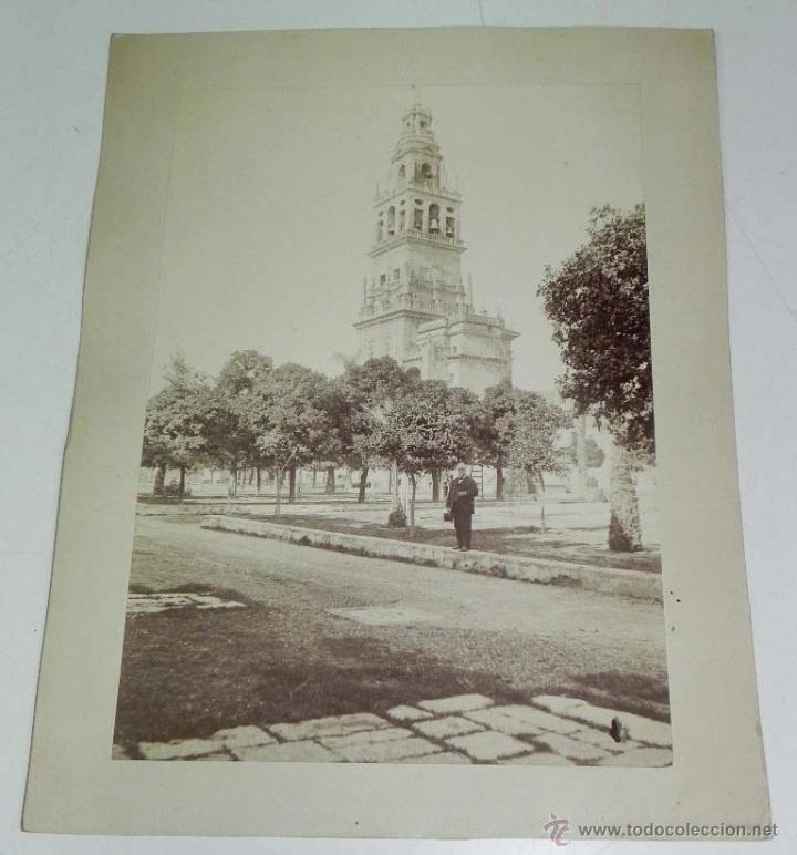 Fotografia antica: ANTIGUA FOTOGRAFIA ALBUMINA DE LA TORRE DE LA MEZQUITA DE CORDOBA - MIDE 27 X 21 CMS. INCLUIDO EL PA