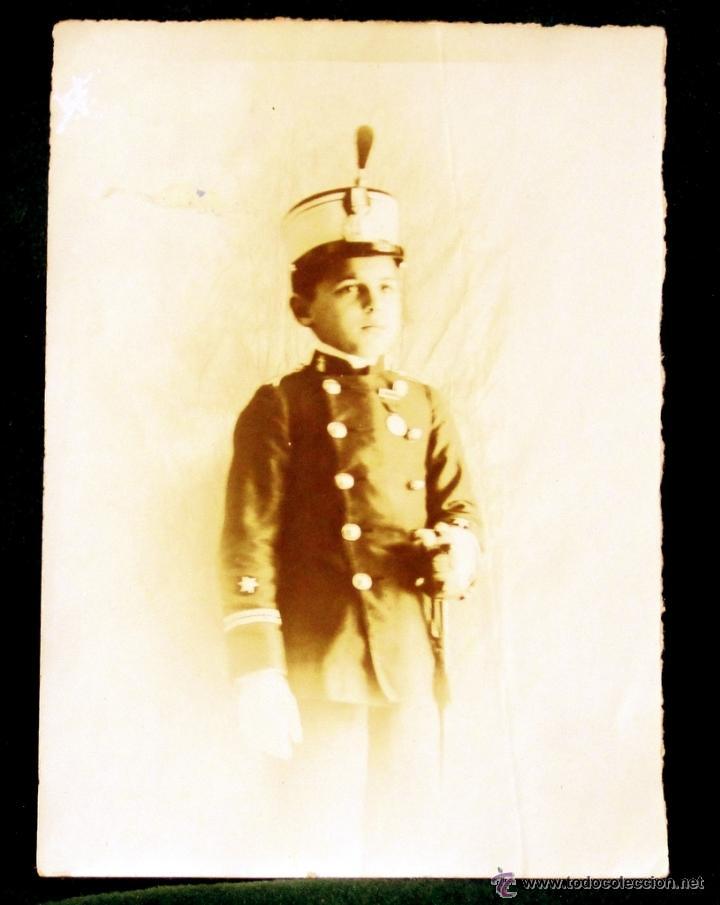 Fotograf&iacute;a antigua: FOTO DE NI&Ntilde;O VESTIDO DE ALFEREZ DE ARTILLERIA , CON ROS , SABLE Y MEDALLA