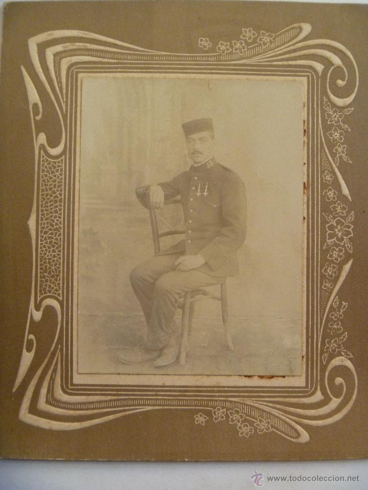 Fotografia antica: MILITAR RGTO. INFANTERIA EXTREMADURA N&ordm; 15 , CONDECORADO , SIGLO XIX . ORLA MODERNISTA