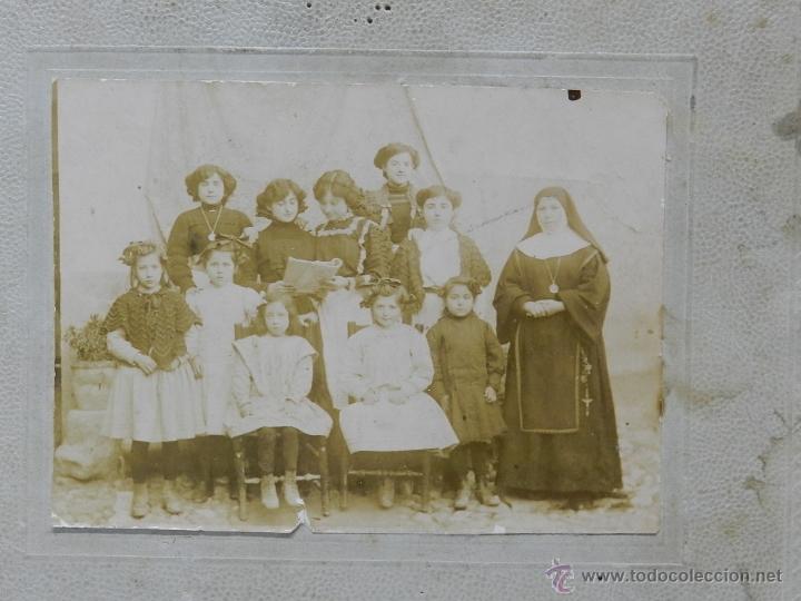 Fotografia antica: FOTOGRAFIA DE NI&Ntilde;AS EN COLEGIO DE MONJAS, FINALES SIGLO XIX PRINCIPIOS DEL XX, MIDE 18 X 15 CMS.