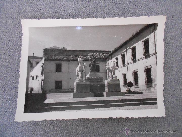 Fotograf&iacute;a antigua: MONUMENTO A MANOLETE (CORDOBA)