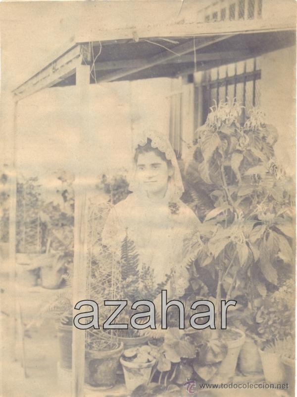 Fotografia antica: MALAGA, SIGLO XIX, PRECIOSA ALBUMINA DE UNA MALAGUE&Ntilde;A EN UN PATIO,110X148MM