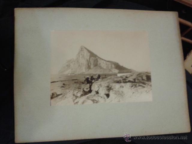 Antique Photography: Fotograf&iacute;a antigua, alb&uacute;mina. Vista de la Linea detr&aacute;s el Pe&ntilde;on de Gibraltar. Cadiz.