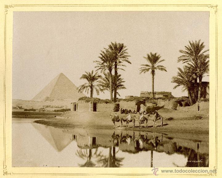 Fotografia antiga: Zangaki (1880-1899). Egipto. Camellos junto a las pir&aacute;mides y Bazar en la villa de Boulang. Lote de