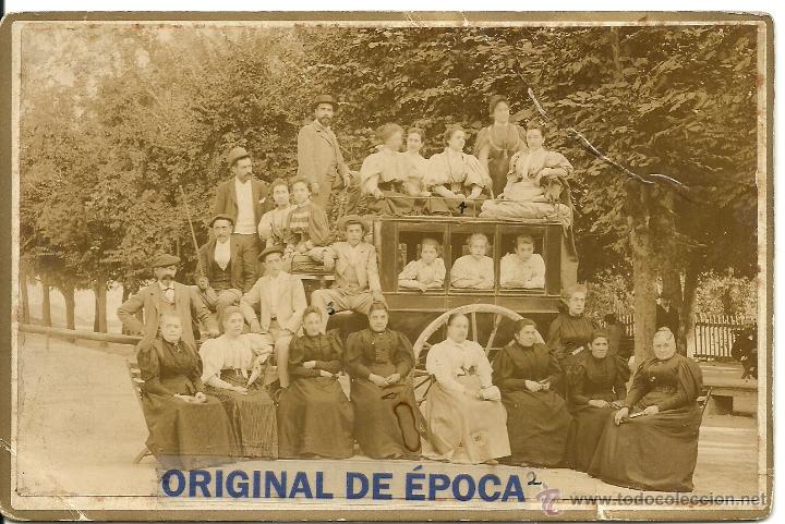 Antique Photography: (FOT-980)FOTOGRAFIA ALBUMINA FAMILIA MADALENO POSANDO CON CARRUAJE(16 X 10,5 CM.)