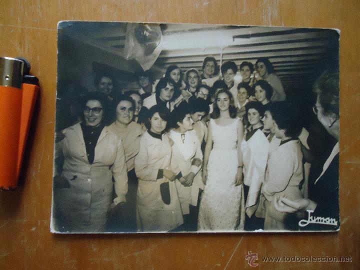 Photographie ancienne: ANTIGUA FOTOGRAFIA 2 FOTOS REPORTAJES JUMAN CADIZ 1984 FABRICA DE TRAJES O ALGO SIMILAR