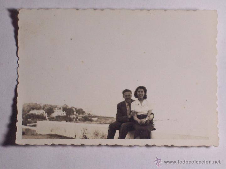 Fotografia antica: PEQUE&Ntilde;A FOTO TROQUELADA PAREJA (MEDIDAS:8,6x6,1)