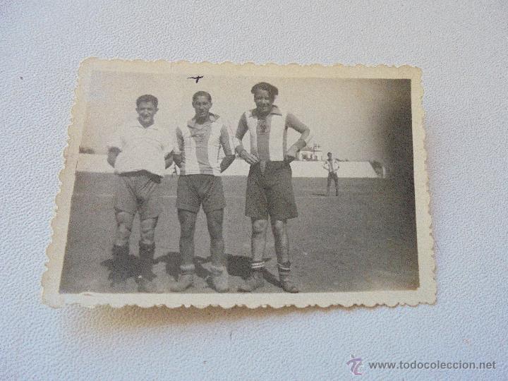 Fotografia antica: ANTIGUA FOTOGRAF&Iacute;A- FUTBOLISTAS- 6 X 8.7 CM.-S/F-TETU&Aacute;N?