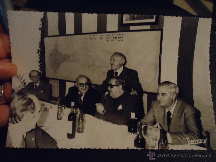 Fotografia antica: fotografia cadiz referencia fotos juman - alcalde jeronomo almagro reunion caseta municipal marzo 77