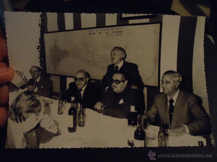 Photographie ancienne: fotografia cadiz referencia fotos juman - alcalde jeronomo almagro reunion caseta municipal marzo 77