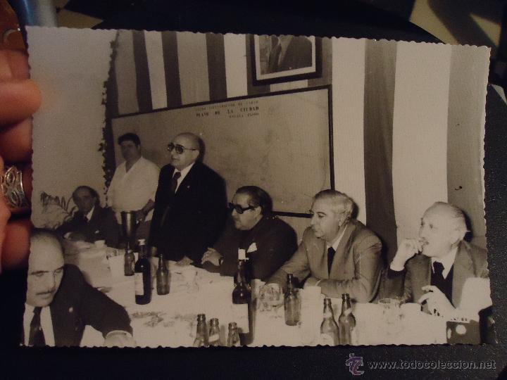 Fotografia antica: fotografia cadiz referencia fotos juman - alcalde jeronomo almagro reunion caseta municipal marzo 77