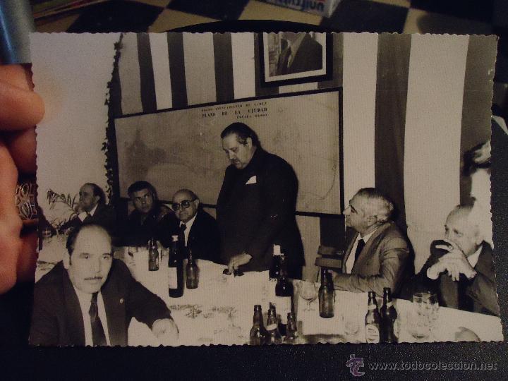 Photographie ancienne: fotografia cadiz referencia fotos juman - alcalde jeronomo almagro reunion caseta municipal marzo 77