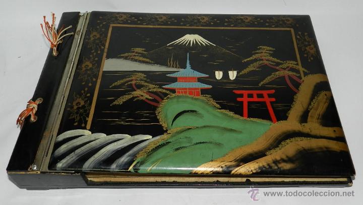 Fotografia antica: ALBUM DE FOTOS MUSICAL, PORTADA CON MOTIVOS ORIENTALES, A&Ntilde;OS 50, Mide 40 cms x 28 cms. Las tapas son