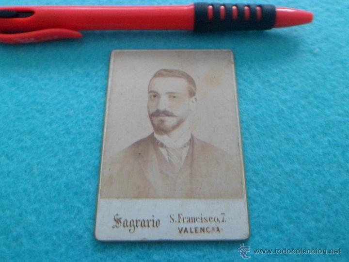 Fotografia antiga: ANTIGUA FOTO DE CARNET - 1892 - SIGLO XIX - ALBUMINA - FOTO : SAGRARIO - VALENCIA - 7*4.5 CM