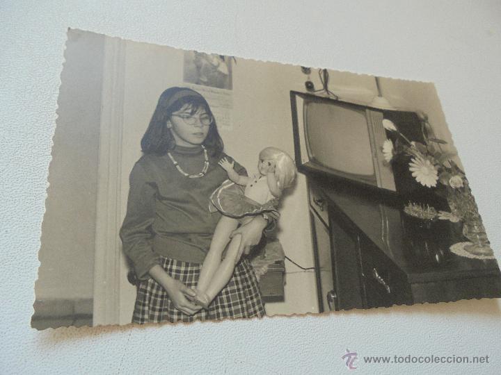 Fotografia antica: ANTIGUA FOTO: NI&Ntilde;A CON MU&Ntilde;ECA-8.5 X 13.5 .- 06/01/963-FOT&Oacute;GRAFO SANTIAGO SAB&Eacute;-MADRID