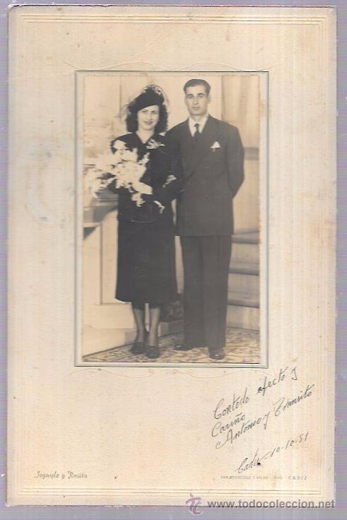 Fotografia antica: FOTOGRAFIA ANTIGUA DE ESTUDIO. PAREJA DE NOVIOS. SEGUNDO Y ROSITA. CADIZ.
