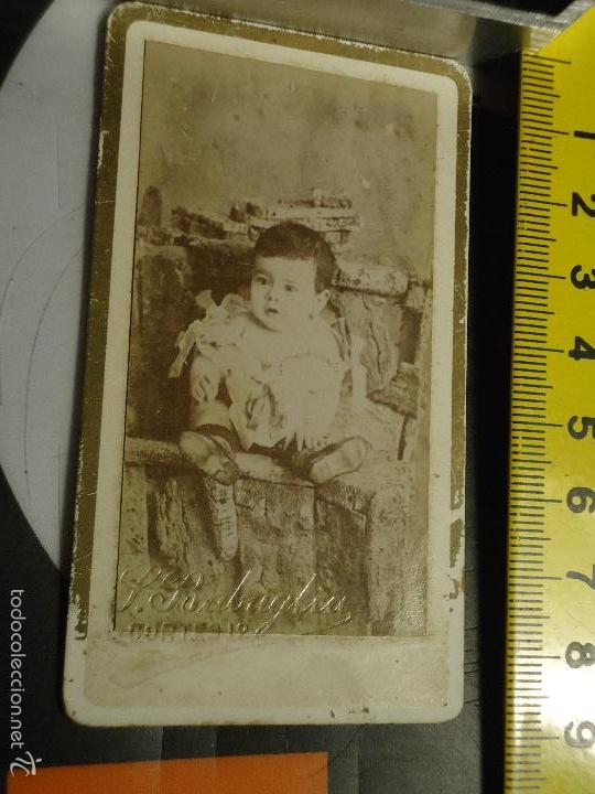 Fotografia antiga: FOTOGRAFIA MUY ANTIGUA PEQUE&Ntilde;O NI&Ntilde;O CARTON&Eacute;