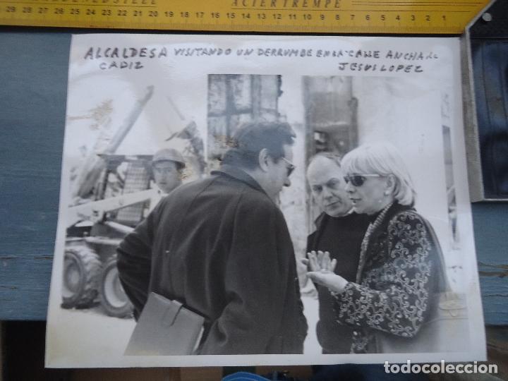 Alte Fotografie: antigua fotografia teofila martinez alcaldese visitando un derrumbamiento en la calle ancha 25 x 20