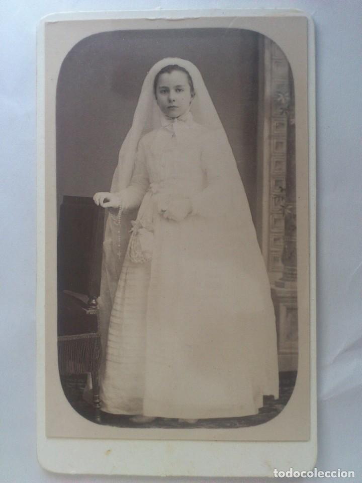 Fotografia antica: ANTIGUA FOTOGRAFIA, NI&Ntilde;A DE COMUNION, FOTOGRAFO MAYER - PARIS, MEDIDAS 6,5X10 5 CM,SIGLO XIX