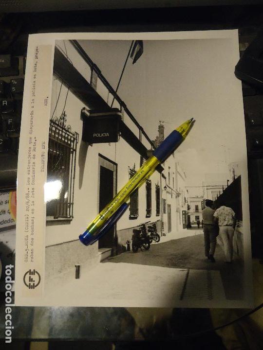 Alte Fotografie: fotografia cadiz  - 1988 villa de rota . comisaria estranjeros disparan policia preparaban 2 bombas
