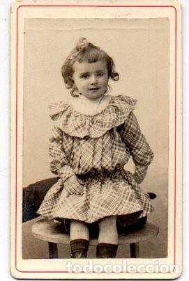Antique Photography: ANTIGUA FOTOGRAFIA ,ALBUMINA ,NI&Ntilde;A SENTADA, 11 X 7 CM.