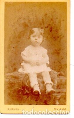 Antique Photography: ANTIGUA FOTOGRAFIA ,ALBUMINA ,NI&Ntilde;A SENTADA, FOT. E.DELON, TOULOUSE,11 X 7 CM.