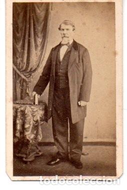 Antique Photography: ANTIGUA FOTOGRAFIA ,ALBUMINA HOMBRE CON TRAJE Y LIBRO,A. SAJOUS  PHOTOGRAPHIE, 11 X 7 CM.