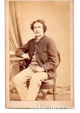 Antique Photography: ANTIGUA FOTOGRAFIA ,ALBUMINA , HOMBRE SENTADO, FOTOGRAFIA G.F.MAITLAND, 11 X 7 CM.