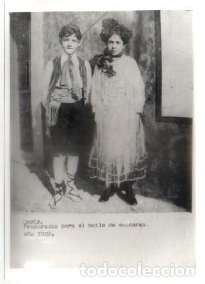 Fotograf&iacute;a antigua: FOTO. REPRODUCCI&Oacute;N. CARNAVAL DE CADIZ, PREPARADOS PARA EL BAILE DE MASCARAS A&Ntilde;O 1909. A-C-1877