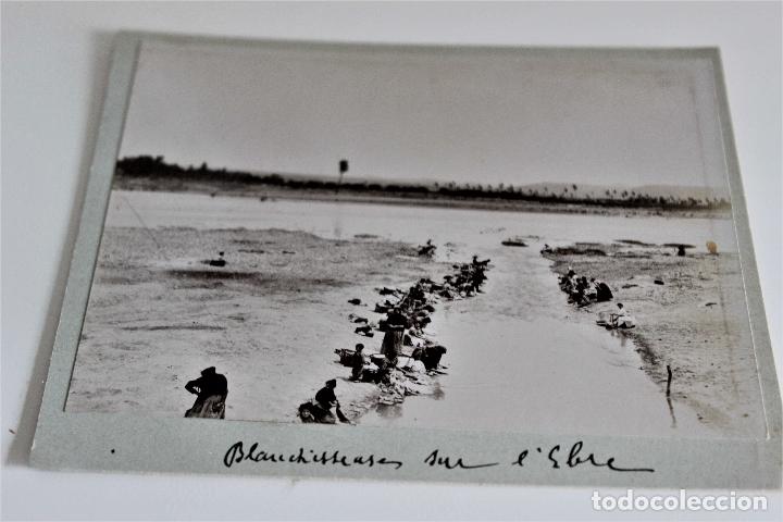 Fotografia antica: Fotografia antigua albumina de Lavanderas en el Ebro. Delta de Ebre. Blanchisseuses sur l'Ebre.