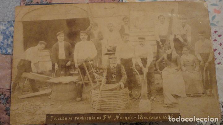 Fotografia antiga: MUY ANTIGUA FOTOGRAFIA CATALU&Ntilde;A TALLER DE TONELERIA DE FRANCISCO NICASI. 18 OCTUBRE 1886