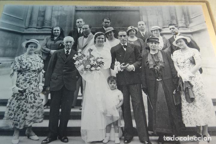 Antique Photography: BONITA FOTOGRAF&Iacute;A DE RECIEN CASADOS JUNTO A  FAMILIARES O AMIGOS - A&Ntilde;OS 40-50 -
